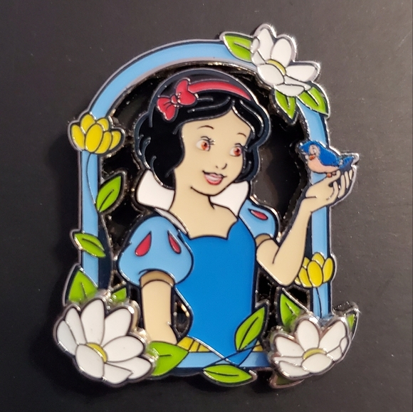 New Loungefly Disney Snow White and the Seven Dwarfs Frame Enamel Collection Pin - Picture 1 of 5